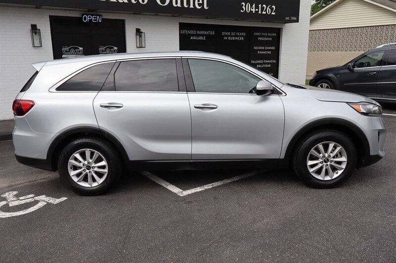 2019 Kia Sorento LX 4dr SUV - Photo 9 - Hickory, NC 28601