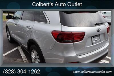 2019 Kia Sorento LX 4dr SUV - Photo 6 - Hickory, NC 28601