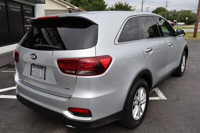 2019 Kia Sorento LX 4dr SUV   - Photo 8 - Hickory, NC 28601