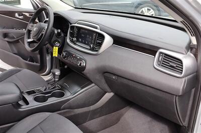 2019 Kia Sorento LX 4dr SUV   - Photo 16 - Hickory, NC 28601