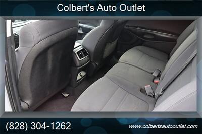 2019 Kia Sorento LX 4dr SUV - Photo 12 - Hickory, NC 28601