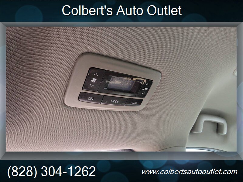2015 Toyota Sienna XLE 8-Passenger - Photo 17 - Hickory, NC 28601