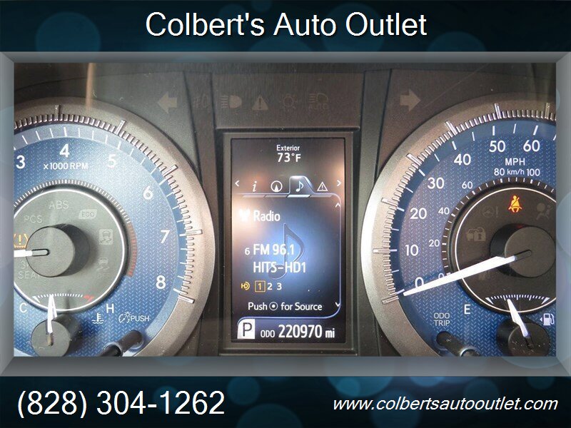 2015 Toyota Sienna XLE 8-Passenger - Photo 26 - Hickory, NC 28601