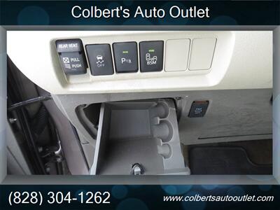2015 Toyota Sienna XLE 8-Passenger - Photo 24 - Hickory, NC 28601