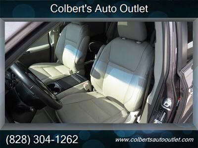 2015 Toyota Sienna XLE 8-Passenger - Photo 12 - Hickory, NC 28601
