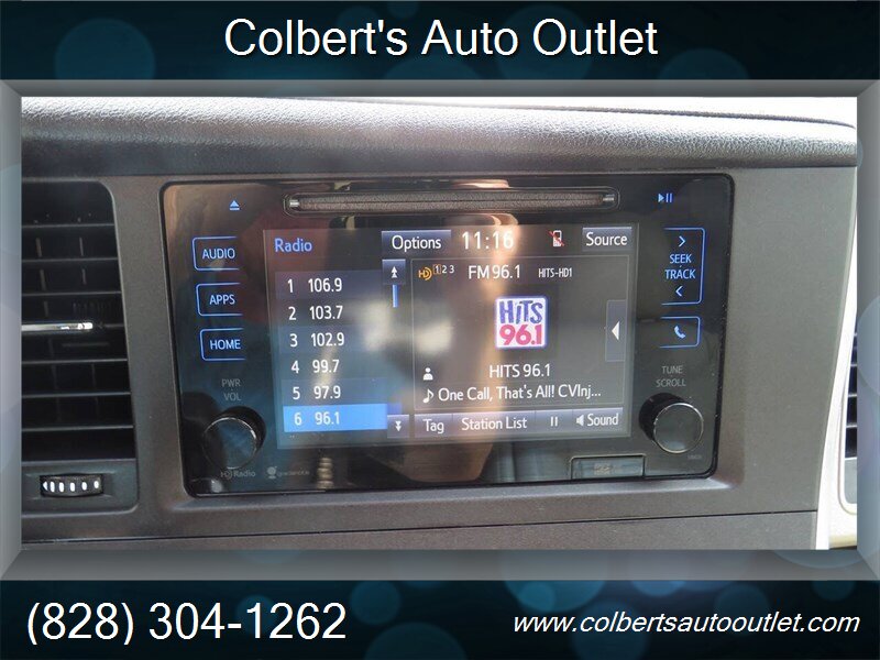 2015 Toyota Sienna XLE 8-Passenger - Photo 27 - Hickory, NC 28601