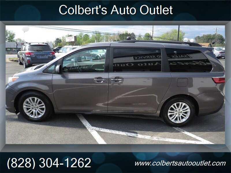 2015 Toyota Sienna XLE 8-Passenger - Photo 5 - Hickory, NC 28601