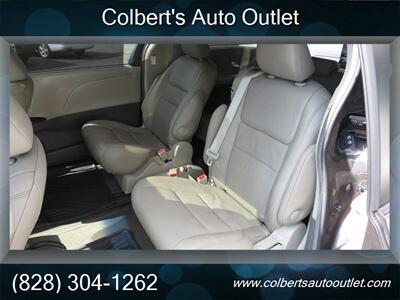 2015 Toyota Sienna XLE 8-Passenger - Photo 14 - Hickory, NC 28601