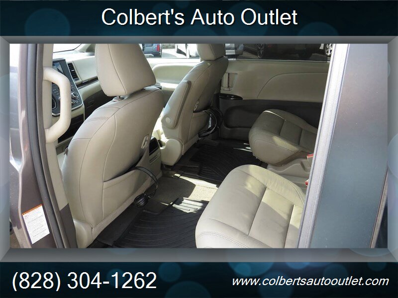 2015 Toyota Sienna XLE 8-Passenger - Photo 13 - Hickory, NC 28601