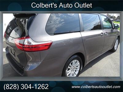 2015 Toyota Sienna XLE 8-Passenger - Photo 8 - Hickory, NC 28601