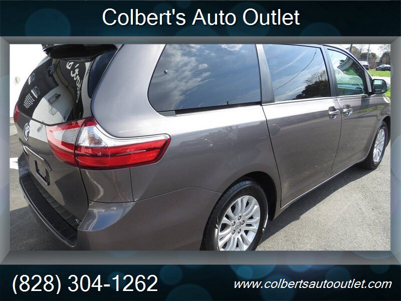 2015 Toyota Sienna XLE 8-Passenger - Photo 8 - Hickory, NC 28601