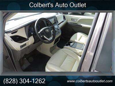 2015 Toyota Sienna XLE 8-Passenger - Photo 11 - Hickory, NC 28601