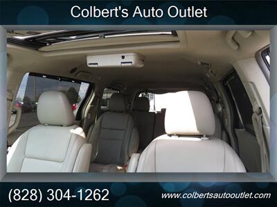 2015 Toyota Sienna XLE 8-Passenger - Photo 31 - Hickory, NC 28601