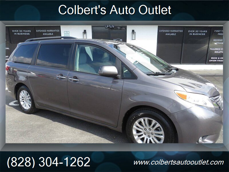 2015 Toyota Sienna XLE 8-Passenger  