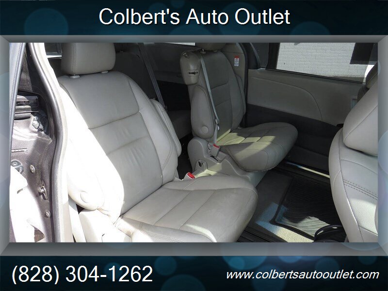 2015 Toyota Sienna XLE 8-Passenger - Photo 20 - Hickory, NC 28601