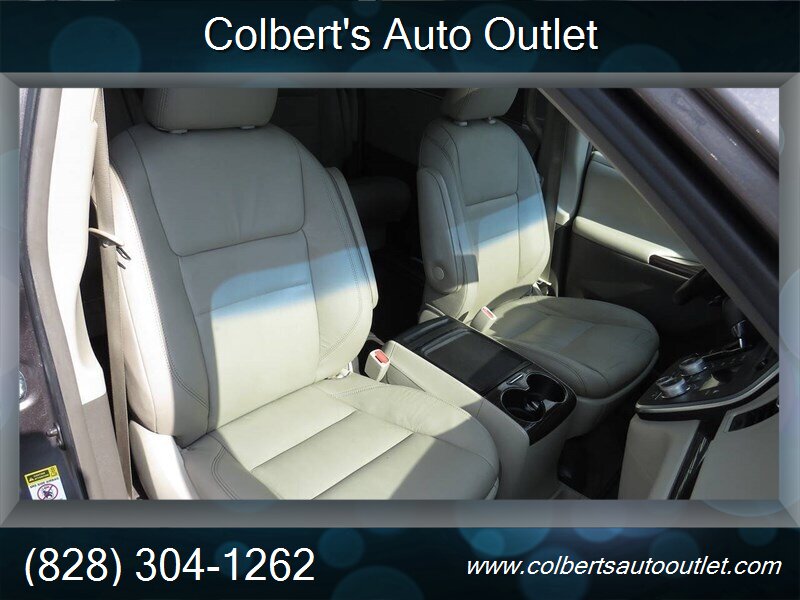 2015 Toyota Sienna XLE 8-Passenger - Photo 22 - Hickory, NC 28601
