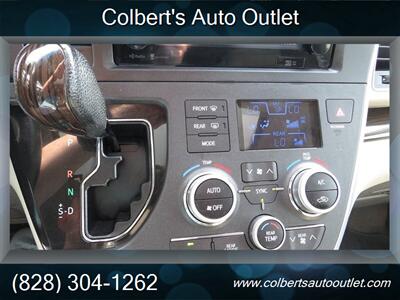 2015 Toyota Sienna XLE 8-Passenger - Photo 28 - Hickory, NC 28601