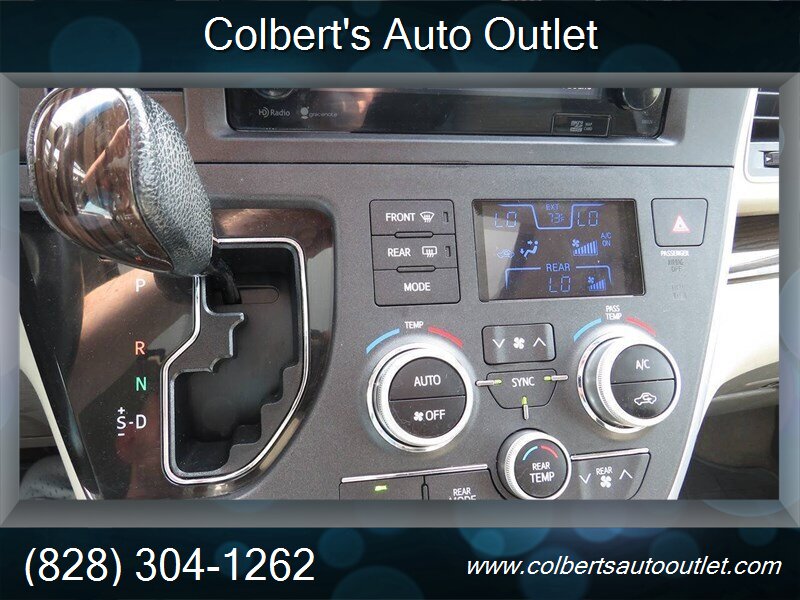 2015 Toyota Sienna XLE 8-Passenger - Photo 28 - Hickory, NC 28601