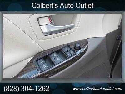 2015 Toyota Sienna XLE 8-Passenger - Photo 23 - Hickory, NC 28601