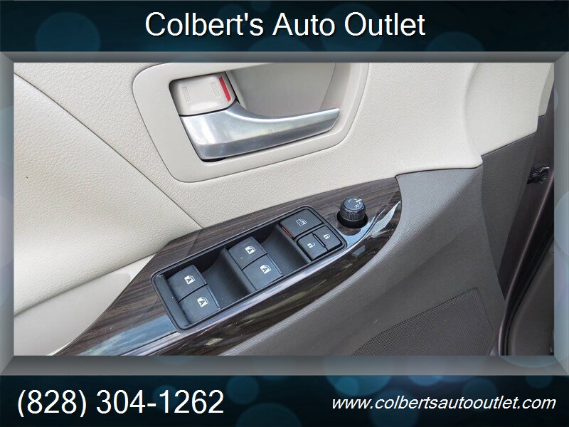 2015 Toyota Sienna XLE 8-Passenger - Photo 23 - Hickory, NC 28601