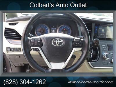 2015 Toyota Sienna XLE 8-Passenger - Photo 25 - Hickory, NC 28601