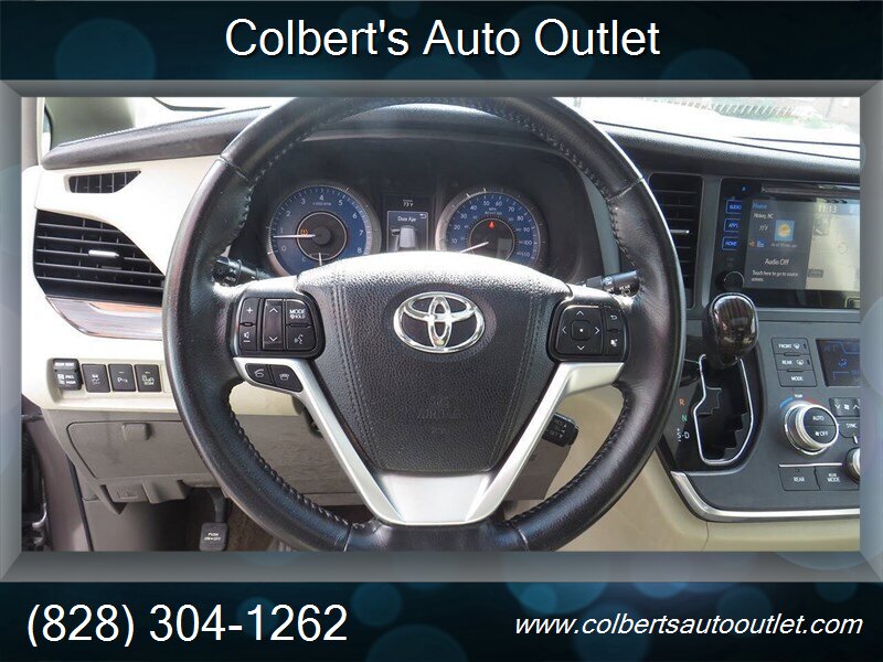 2015 Toyota Sienna XLE 8-Passenger - Photo 25 - Hickory, NC 28601