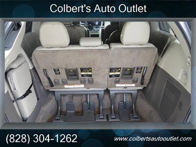 2015 Toyota Sienna XLE 8-Passenger - Photo 18 - Hickory, NC 28601