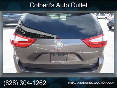 2015 Toyota Sienna XLE 8-Passenger - Photo 7 - Hickory, NC 28601