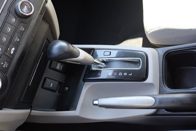 2015 Honda Civic LX - Photo 13 - Hickory, NC 28601