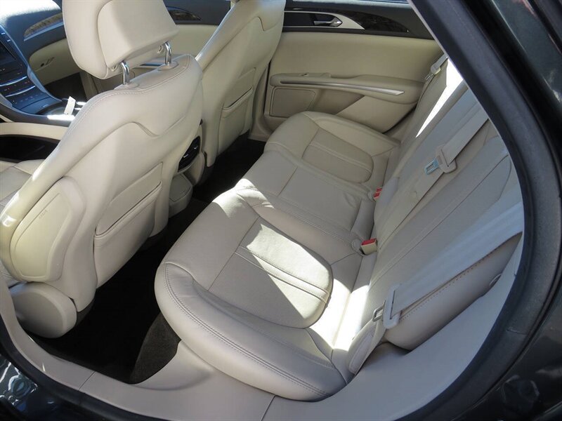 2016 Lincoln MKZ Base 4dr Sedan - Photo 12 - Hickory, NC 28601