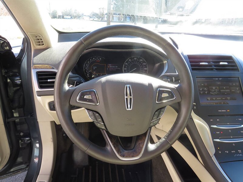 2016 Lincoln MKZ Base 4dr Sedan - Photo 14 - Hickory, NC 28601