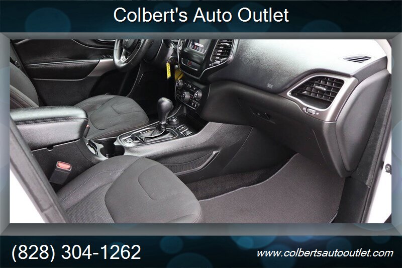 2019 Jeep Cherokee Latitude 4x4 4dr SUV - Photo 20 - Hickory, NC 28601