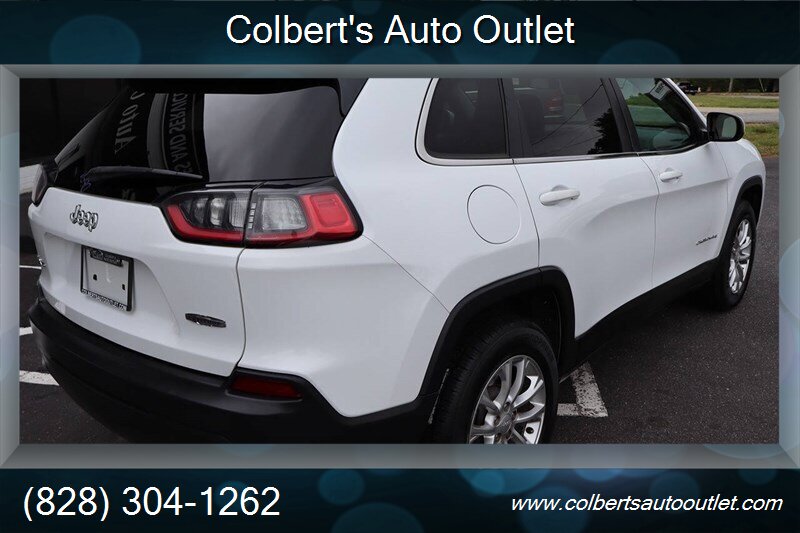 2019 Jeep Cherokee Latitude 4x4 4dr SUV - Photo 8 - Hickory, NC 28601