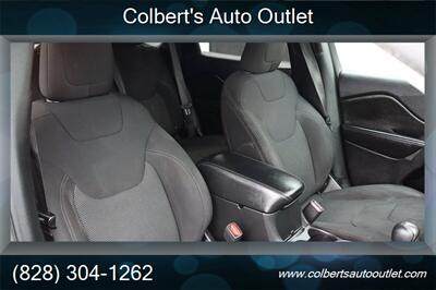 2019 Jeep Cherokee Latitude 4x4 4dr SUV - Photo 21 - Hickory, NC 28601