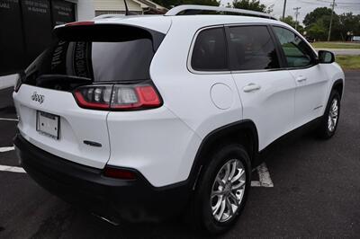 2019 Jeep Cherokee Latitude 4x4 4dr SUV   - Photo 8 - Hickory, NC 28601