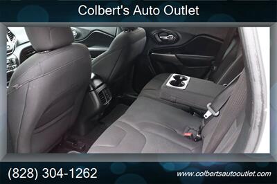 2019 Jeep Cherokee Latitude 4x4 4dr SUV - Photo 14 - Hickory, NC 28601
