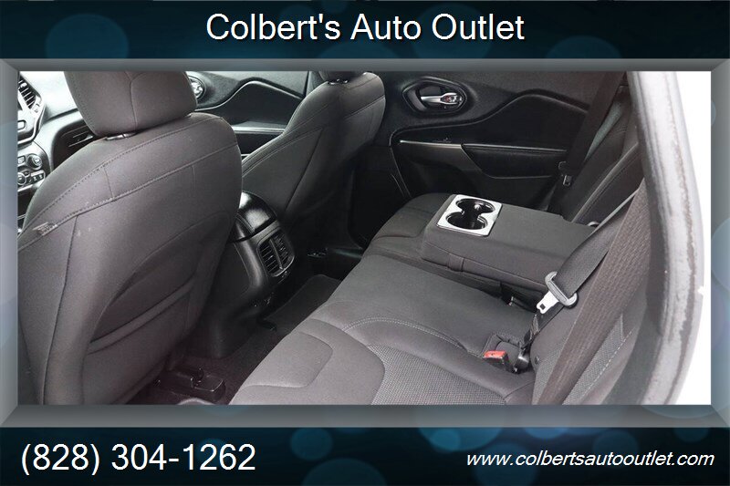 2019 Jeep Cherokee Latitude 4x4 4dr SUV - Photo 14 - Hickory, NC 28601