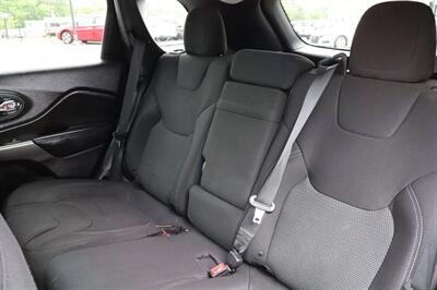2019 Jeep Cherokee Latitude 4x4 4dr SUV   - Photo 15 - Hickory, NC 28601