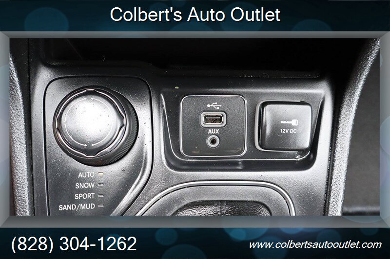 2019 Jeep Cherokee Latitude 4x4 4dr SUV - Photo 28 - Hickory, NC 28601