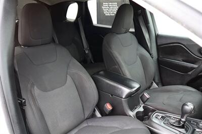 2019 Jeep Cherokee Latitude 4x4 4dr SUV   - Photo 21 - Hickory, NC 28601