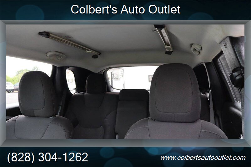 2019 Jeep Cherokee Latitude 4x4 4dr SUV - Photo 30 - Hickory, NC 28601