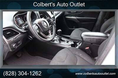 2019 Jeep Cherokee Latitude 4x4 4dr SUV - Photo 12 - Hickory, NC 28601