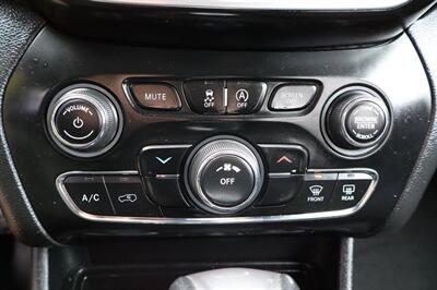 2019 Jeep Cherokee Latitude 4x4 4dr SUV   - Photo 27 - Hickory, NC 28601