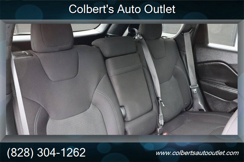 2019 Jeep Cherokee Latitude 4x4 4dr SUV - Photo 19 - Hickory, NC 28601
