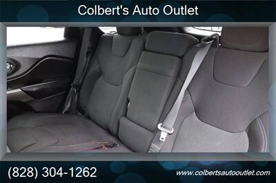 2019 Jeep Cherokee Latitude 4x4 4dr SUV - Photo 15 - Hickory, NC 28601