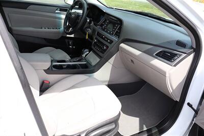2015 Hyundai Sonata SE 4dr Sedan   - Photo 19 - Hickory, NC 28601