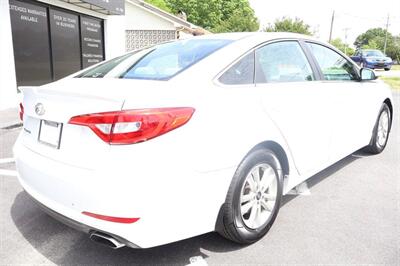 2015 Hyundai Sonata SE 4dr Sedan   - Photo 8 - Hickory, NC 28601