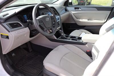 2015 Hyundai Sonata SE 4dr Sedan   - Photo 28 - Hickory, NC 28601