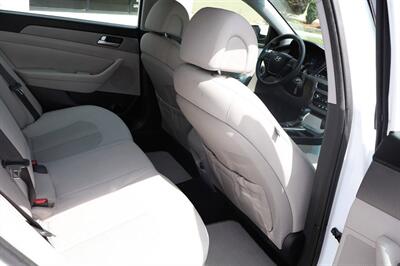 2015 Hyundai Sonata SE 4dr Sedan   - Photo 17 - Hickory, NC 28601