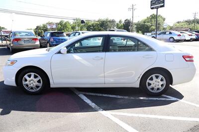 2010 Toyota Camry Base 4dr Sedan 6A   - Photo 6 - Hickory, NC 28601